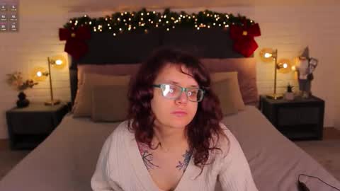 Snapshot of ariell_mini chatting on December 23, 6:44 am Ariell Mini online show from December 23, 6:44 am