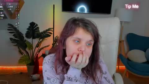 Snapshot of ariell_mini chatting on January 7, 6:49 am Ariell Mini online show from January 7, 6:49 am