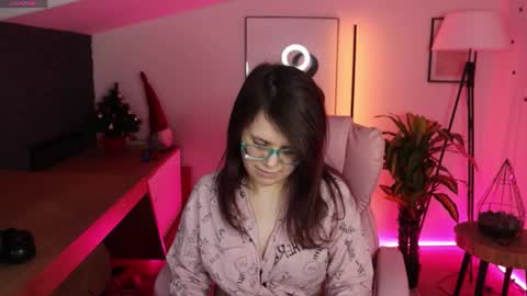 Snapshot of ariell_mini chatting on January 18, 2:21 pm Ariell Mini online show from January 18, 2:21 pm