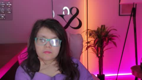 Snapshot of ariell_mini chatting on February 18, 6:42 am Ariell Mini online show from February 18, 6:42 am