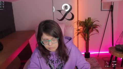 Snapshot of ariell_mini chatting on February 26, 7:24 pm Ariell Mini online show from February 26, 7:24 pm