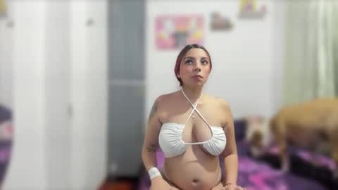 Snapshot of ariell_rose1 chatting on February 24, 5:00 am Stephany online show from February 24, 5:00 am