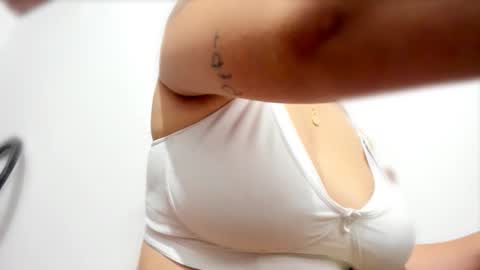 Snapshot of ariell_rose1 chatting on March 3, 2:39 am Stephany online show from March 3, 2:39 am