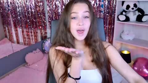 Snapshot of arielsykes chatting on June 10, 6:01 am arielsykes online show from June 10, 6:01 am