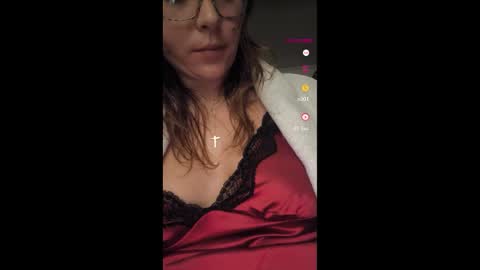 Snapshot of arielviolet3 chatting on October 28, 12:14 am Ariel Violet online show from October 28, 12:14 am