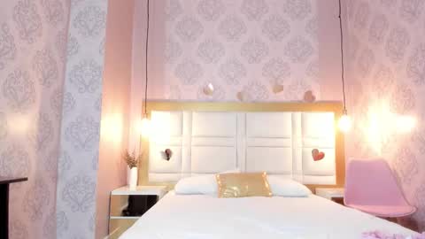 Snapshot of arietta_skinny chatting on February 16, 11:39 am Arietta online show from February 16, 11:39 am