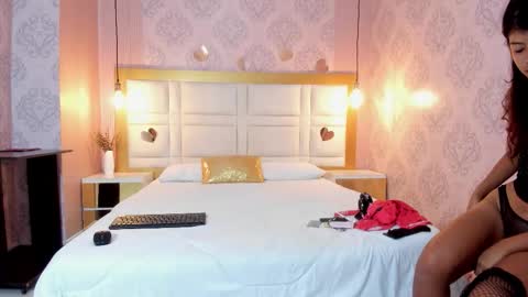 Snapshot of arietta_skinny chatting on February 18, 11:50 am Arietta online show from February 18, 11:50 am