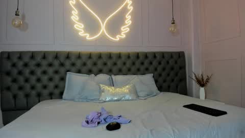 Snapshot of arietta_skinny chatting on February 27, 11:54 am Arietta online show from February 27, 11:54 am