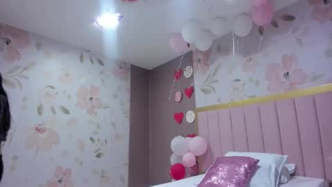 Snapshot of arietta_skinny chatting on March 2, 12:12 pm Arietta online show from March 2, 12:12 pm