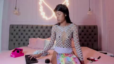 Snapshot of arietta_skinny chatting on March 10, 12:10 pm Arietta online show from March 10, 12:10 pm