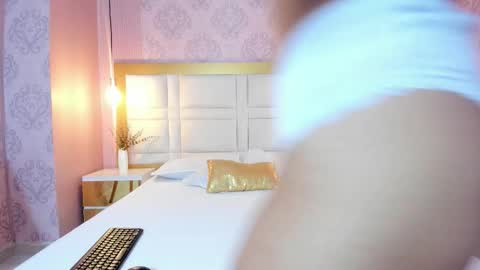 Snapshot of arietta_skinny chatting on March 19, 11:58 am Arietta online show from March 19, 11:58 am