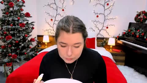 Ari online show from December 6, 1:44 pm
