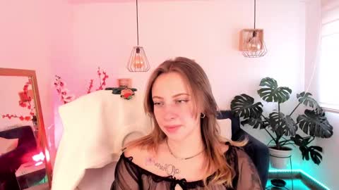 Ari  online show from December 16, 7:43 pm