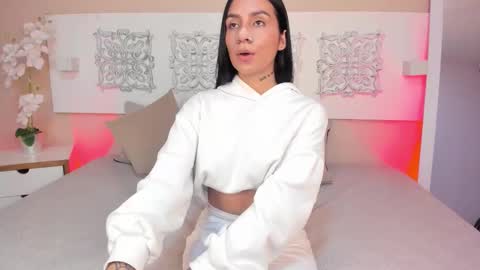 Snapshot of ariiaa_1 chatting on March 3, 1:34 am ARIANNA online show from March 3, 1:34 am