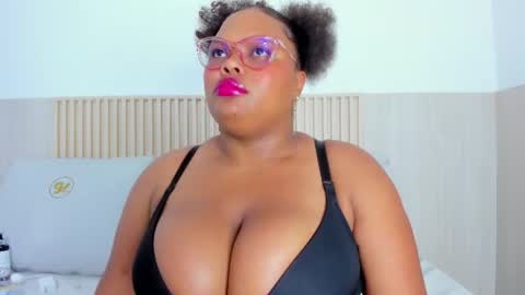 Snapshot of arika_brown chatting on June 13, 7:23 pm Arika Brown online show from June 13, 7:23 pm
