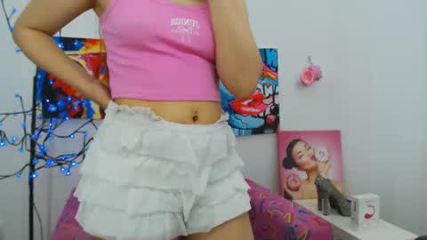 Snapshot of arinabelle chatting on June 6, 4:01 pm arinabelle online show from June 6, 4:01 pm