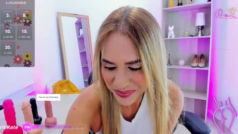 Snapshot of arisha_davis chatting on April 4, 8:50 pm arisha_davis online show from April 4, 8:50 pm
