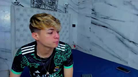 Snapshot of arissha_lee chatting on November 7, 12:10 am celina online show from November 7, 12:10 am