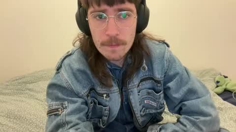 Snapshot of aristae chatting on October 24, 8:11 am Ariste online show from October 24, 8:11 am