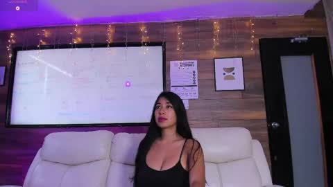 Snapshot of arisweett chatting on June 5, 12:44 pm Ari online show from June 5, 12:44 pm