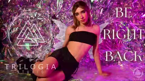 Snapshot of arivega chatting on December 15, 7:35 am Nice to meet you thumb up me please its important I LOOK MY BIO DOWN online show from December 15, 7:35 am