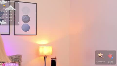 Snapshot of arivega chatting on January 16, 4:17 am Nice to meet you thumb up me please its important I LOOK MY BIO DOWN online show from January 16, 4:17 am