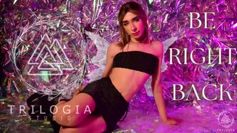 Snapshot of arivega chatting on February 14, 7:17 am Nice to meet you thumb up me please its important I LOOK MY BIO DOWN online show from February 14, 7:17 am