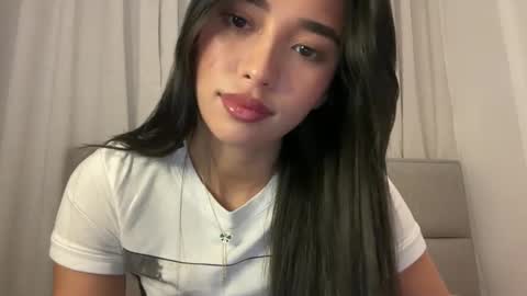 Snapshot of arivonne chatting on November 17, 3:07 pm Lily online show from November 17, 3:07 pm