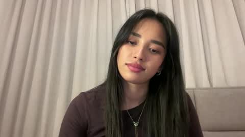 Snapshot of arivonne chatting on November 18, 3:27 pm Lily online show from November 18, 3:27 pm