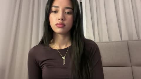 Snapshot of arivonne chatting on November 19, 4:29 pm Lily online show from November 19, 4:29 pm