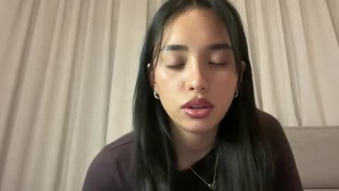 Snapshot of arivonne chatting on November 25, 7:36 pm Lily online show from November 25, 7:36 pm