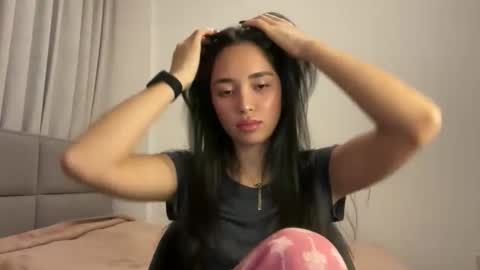 Lily online show from February 6, 6:33 pm