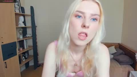 Snapshot of arlavitullo chatting on June 16, 7:00 am Emily online show from June 16, 7:00 am