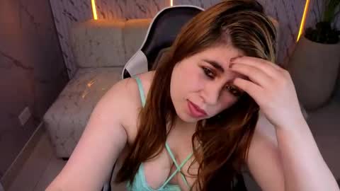 Snapshot of arlet_tx chatting on April 8, 12:27 pm Online 1400 2100 online show from April 8, 12:27 pm