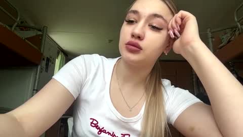 Snapshot of arlettaeavey chatting on June 4, 7:14 am Kate online show from June 4, 7:14 am