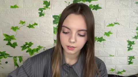Lisa online show from June 3, 2:33 pm