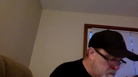 armyguy5311 online show from April 12, 12:48 am