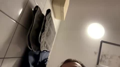 Snapshot of armyskater32 chatting on February 21, 12:00 am armyskater32 online show from February 21, 12:00 am