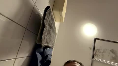 Snapshot of armyskater32 chatting on February 23, 8:28 pm armyskater32 online show from February 23, 8:28 pm