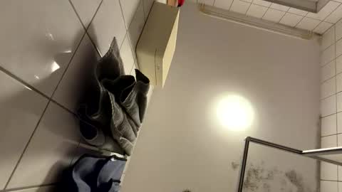 Snapshot of armyskater32 chatting on February 28, 9:27 pm armyskater32 online show from February 28, 9:27 pm