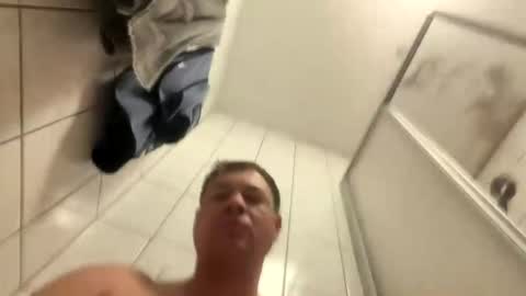 Snapshot of armyskater32 chatting on March 1, 9:33 am armyskater32 online show from March 1, 9:33 am