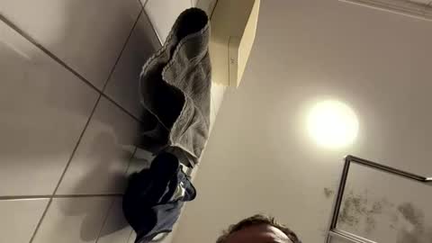 Snapshot of armyskater32 chatting on March 3, 8:26 pm armyskater32 online show from March 3, 8:26 pm