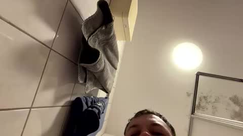 Snapshot of armyskater32 chatting on March 9, 6:28 am armyskater32 online show from March 9, 6:28 am