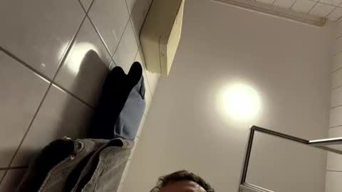 Snapshot of armyskater32 chatting on March 16, 8:57 pm armyskater32 online show from March 16, 8:57 pm