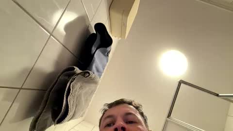 Snapshot of armyskater32 chatting on April 2, 8:06 pm armyskater32 online show from April 2, 8:06 pm