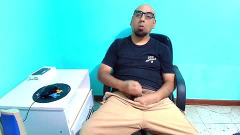 arnelux72 online show from December 2, 5:13 am