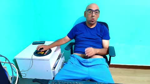 arnelux72 online show from May 3, 5:24 am