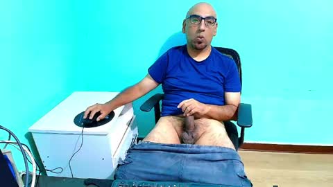 arnelux72 online show from May 6, 6:08 am