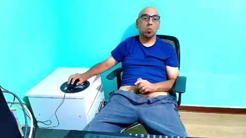arnelux72 online show from May 7, 6:08 am