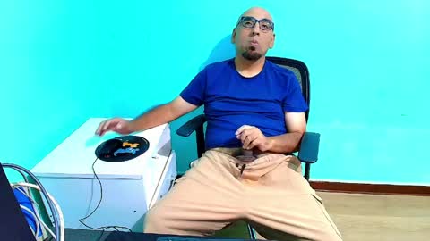 arnelux72 online show from May 25, 5:35 am